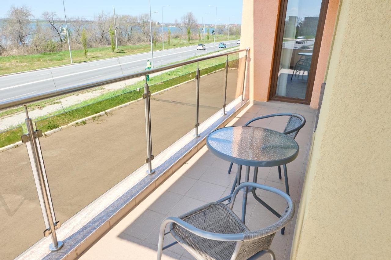 La Vida Loca Apartment Summerland Mamaia Exterior photo